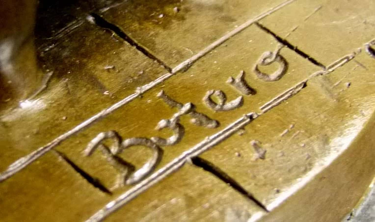 Modern Bronze Sculpture - Portly Lady - Fernando Botero 4 Modern Bronze Sculpture - Portly Lady - Fernando Botero - Image 4