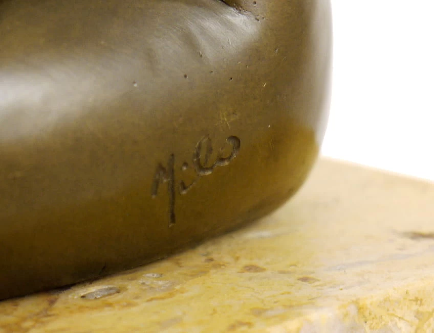 Bronze Statue - A Bent-over Woman On A Marble Base, Sign. Milo 2 Bronze Statue - A Bent-over Woman On A Marble Base, Sign. Milo - Image 2