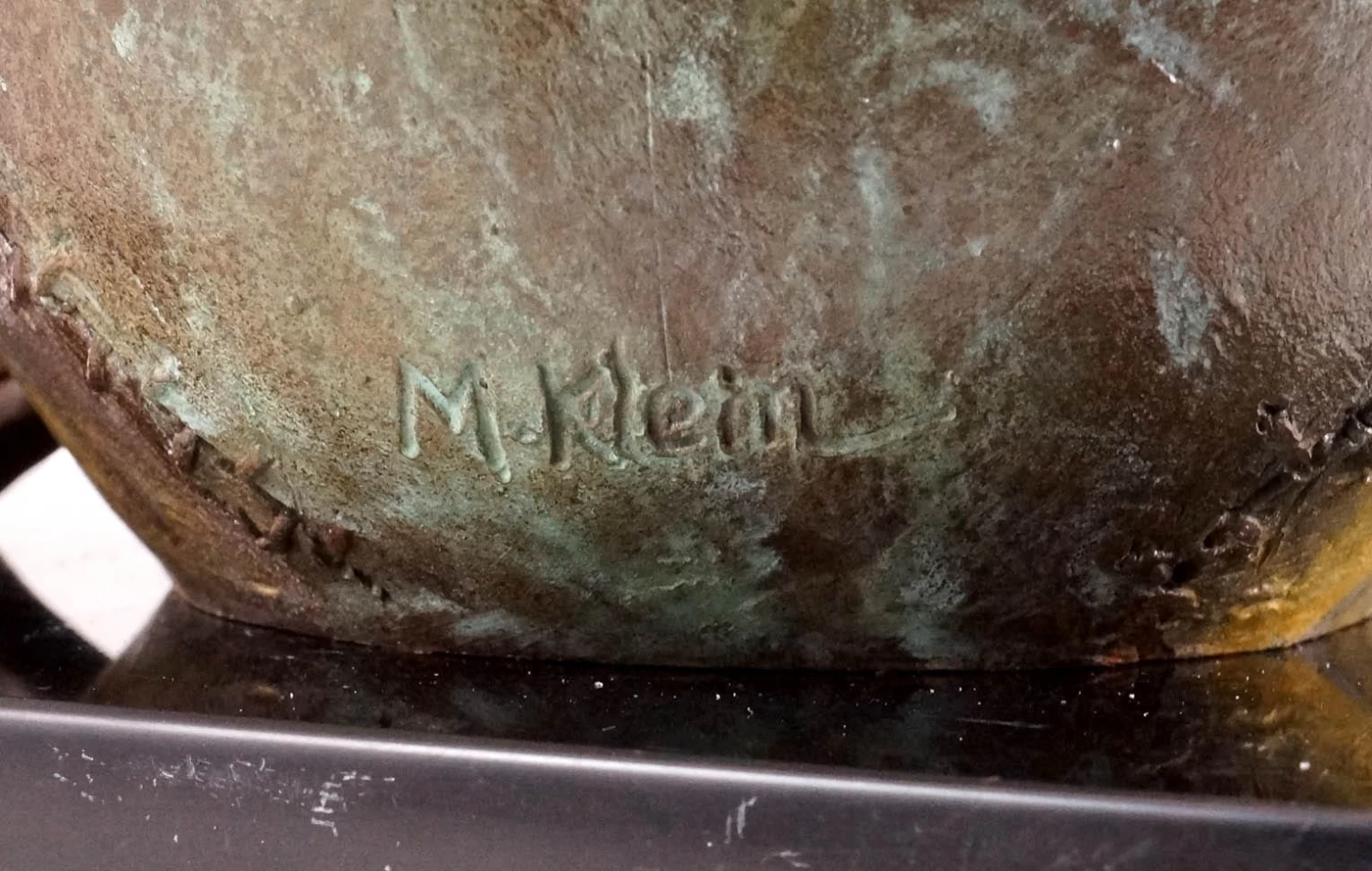 Bronze Figure - Girl With Baseball - Sign. Martin Klein 3 Bronze Figure - Girl With Baseball - Sign. Martin Klein - Image 3