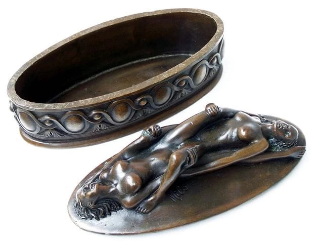 Erotic Bronze Tin - The Lesbian Couple, After Milo, Signed 2 Erotic Bronze Tin - The Lesbian Couple, After Milo, Signed - Image 2