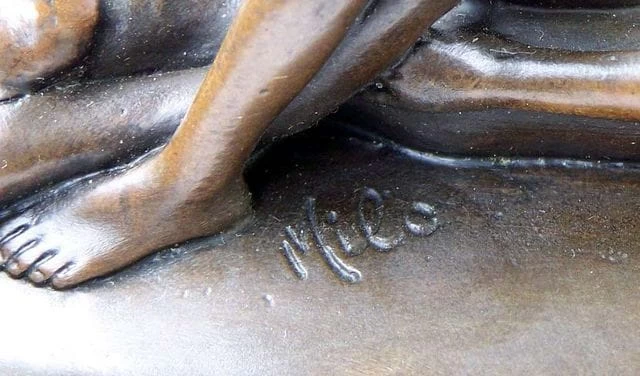 Erotic Bronze Tin - The Lesbian Couple, After Milo, Signed 3 Erotic Bronze Tin - The Lesbian Couple, After Milo, Signed - Image 3