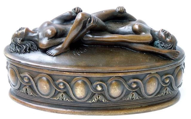 Erotic Bronze Tin - The Lesbian Couple, After Milo, Signed 4 Erotic Bronze Tin - The Lesbian Couple, After Milo, Signed - Image 4