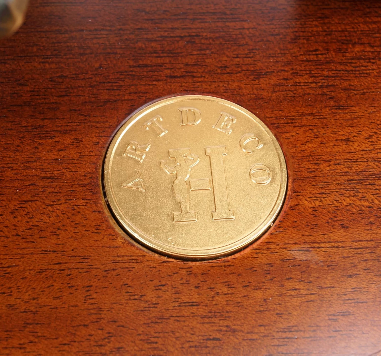 Exclusive Art Deco Crocodile Table - A. Stevens - Whiskey Table - Whiskey Bar For Sale 6 Exclusive Art Deco Crocodile Table - A. Stevens - Whiskey Table - Whiskey Bar For Sale - Image 6